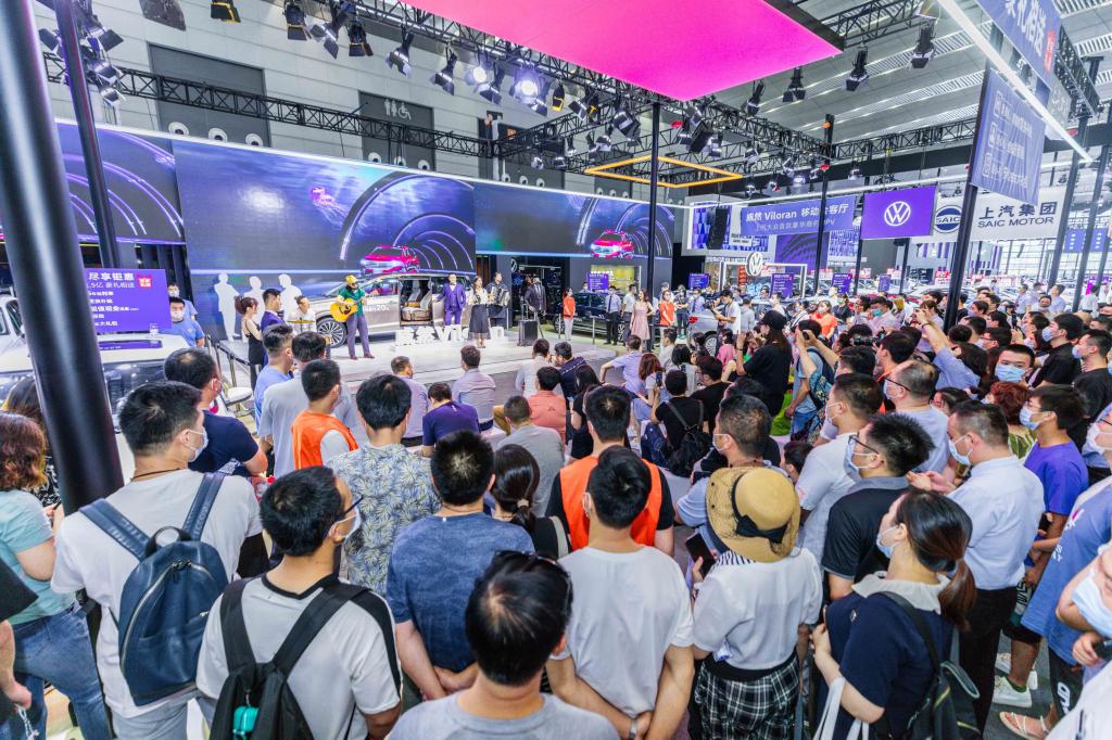 国庆逛展！2025 西安国际车展非遗与汽车科技跨界融合